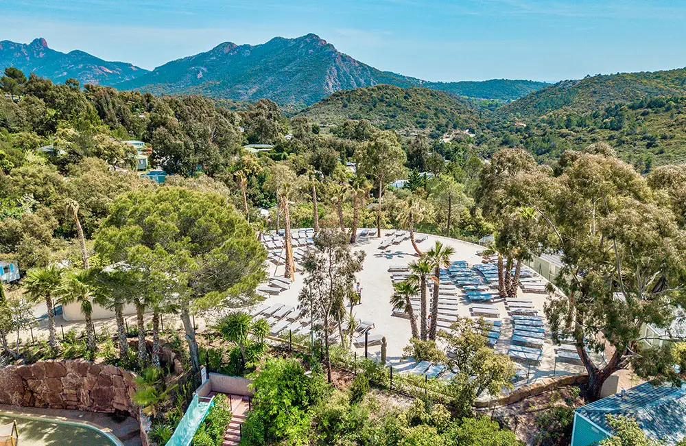 Camping couple avec cadre idyllique dans le Var