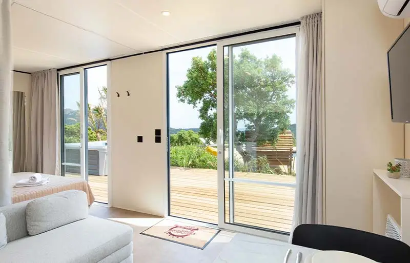 Nouveauté 2026 - Mobil-home VIP DUO – Luxe, intimité et spa de nage privé avec vue sur l’Esterel