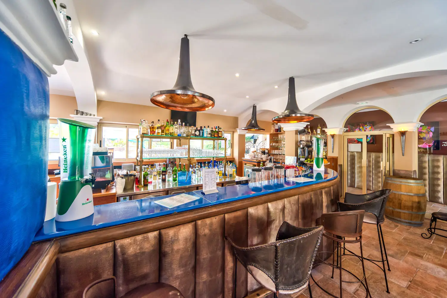 Les Suds bar – blue lava stone counter