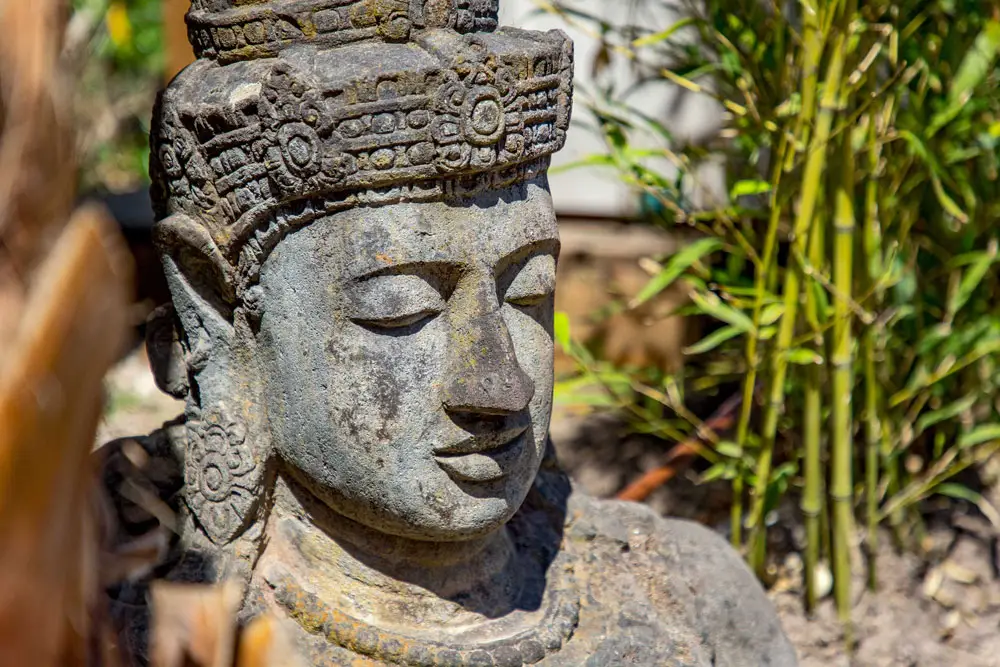 Carved Buddha head – Esterel Caravaning