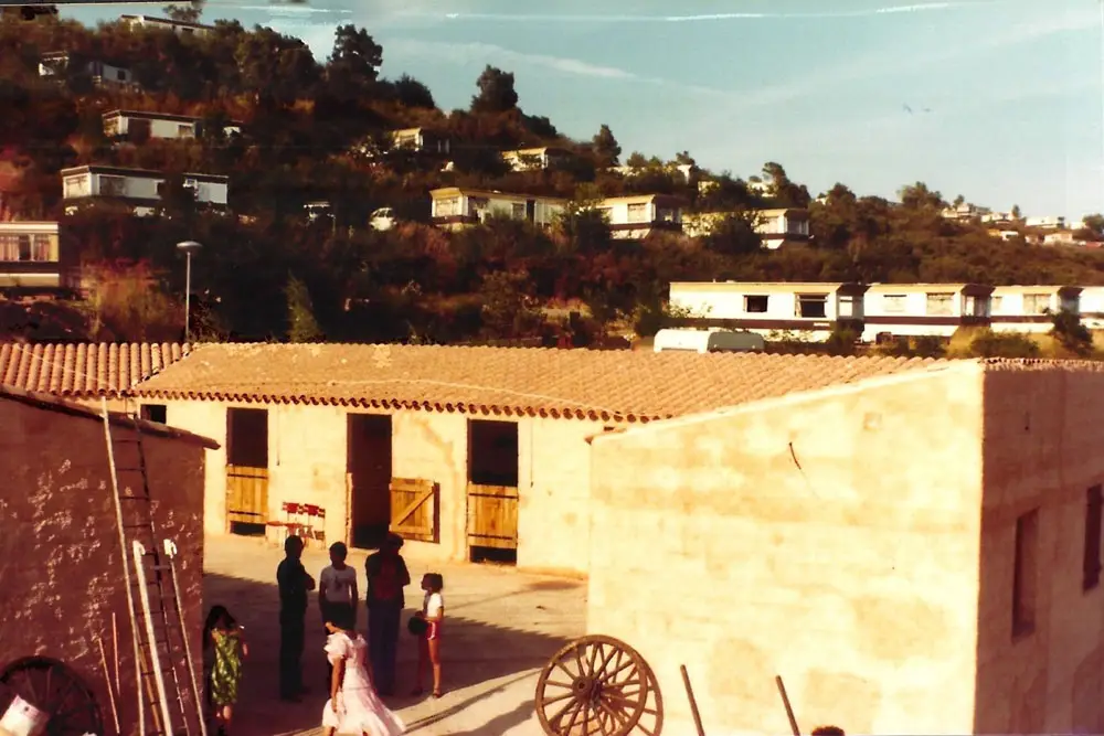 The stables of the Esterel Caravaning ranch in the 1980s, mobile homes clinging to the hillside