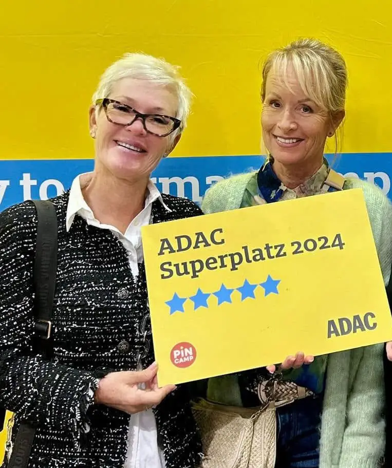 Aurore and Sabine of Esterel Caravaning, winners of the ADAC Superplatz 2024 five-star award