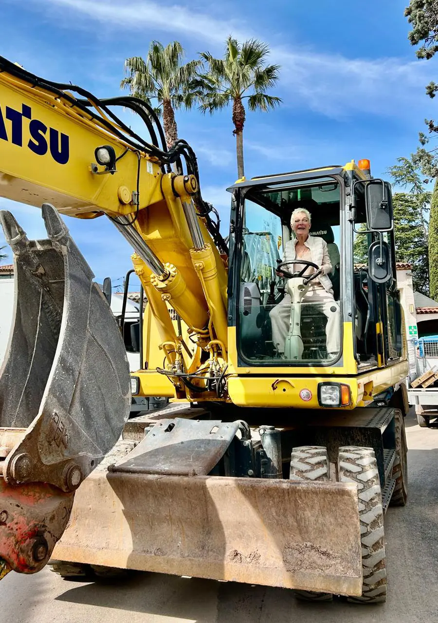 Aurore Laroche at the controls of a digger in the lanes of Esterel Caravaning