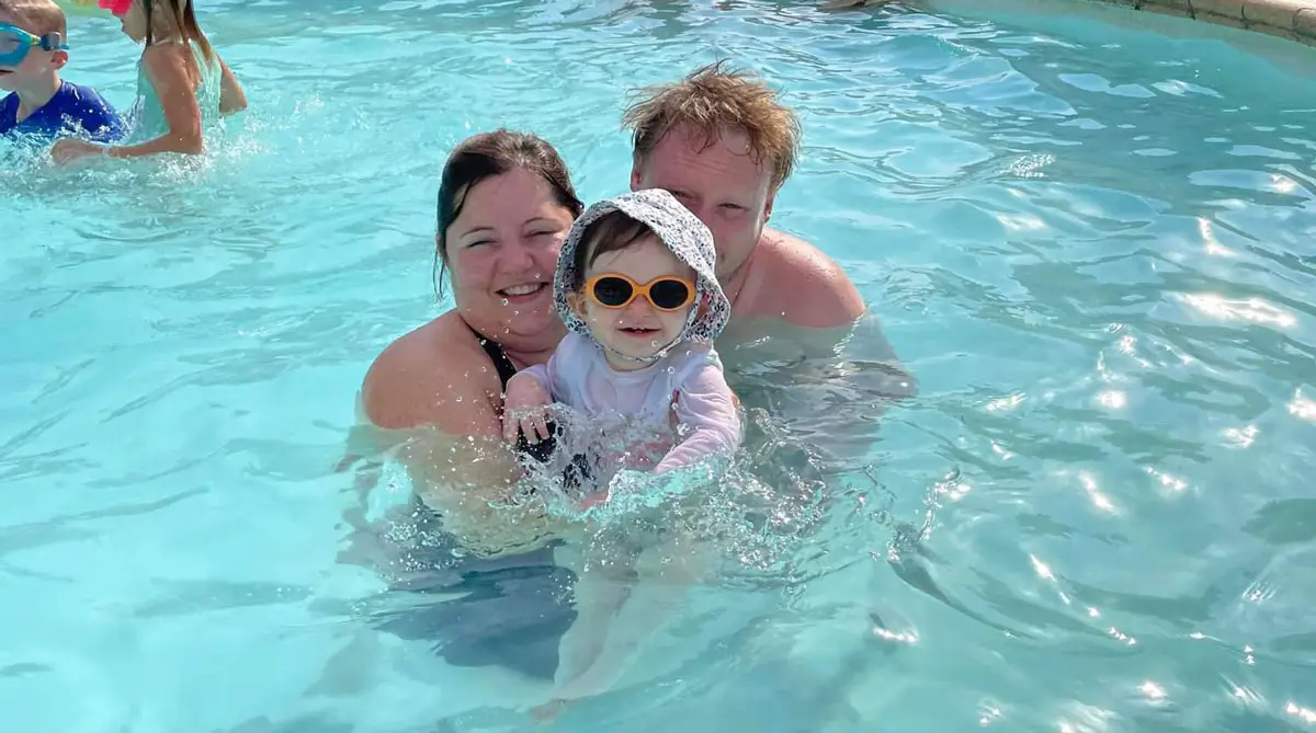 The fourth generation of the Eraclas family in the Esterel Caravaning pool in 2022